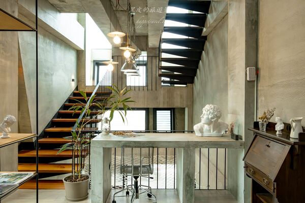 ▲▼墾丁巷弄裡的美式度假住宿。(圖/部落客黑皮提供)