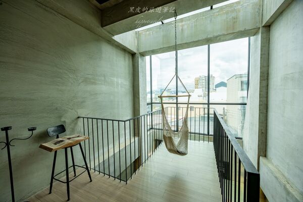 ▲▼墾丁巷弄裡的美式度假住宿。(圖/部落客黑皮提供)