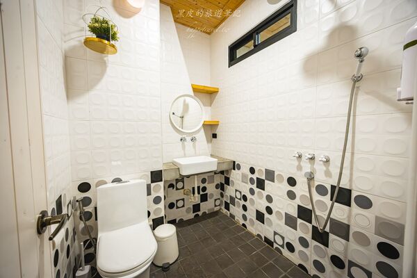 ▲▼墾丁巷弄裡的美式度假住宿。(圖/部落客黑皮提供)