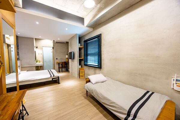 ▲▼墾丁巷弄裡的美式度假住宿。(圖/部落客黑皮提供)