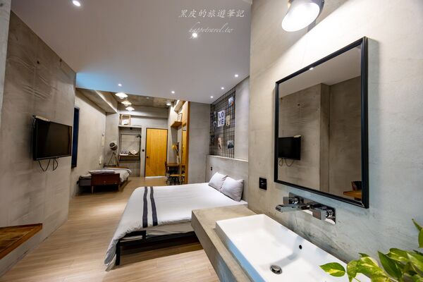 ▲▼墾丁巷弄裡的美式度假住宿。(圖/部落客黑皮提供)