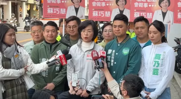 ▲▼民進黨新北市長參選人蘇巧慧掃三峽市場,包括現任議員廖宜琨,林銘仁、卓冠廷、彭一書和議員參選人高乃芸、朱誼臻、吳昇翰都到場一同參與。(圖/蘇巧慧辦公室提供)