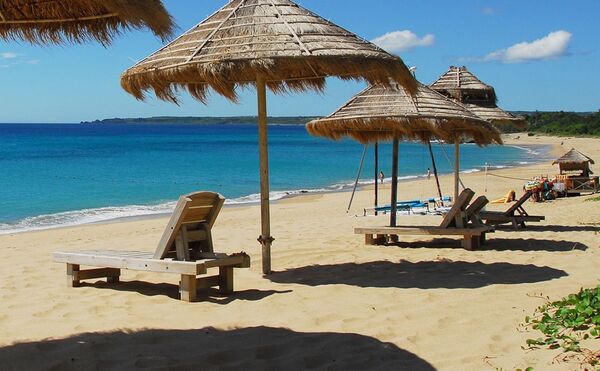 墾丁國旅人數雪崩式下滑,已面臨200萬人次保衛戰,近期傳出知名飯店整修停業引發地方業者議論,圖為墾丁海灘示意圖。(翻攝自大鵬灣風景管理處官網)