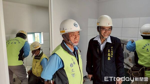 ▲台南做工行善團11日前往鹽水區完成修繕工程,完成第321戶,成功為風災受損住家重建安全生活空間。(記者林東良翻攝,下同)