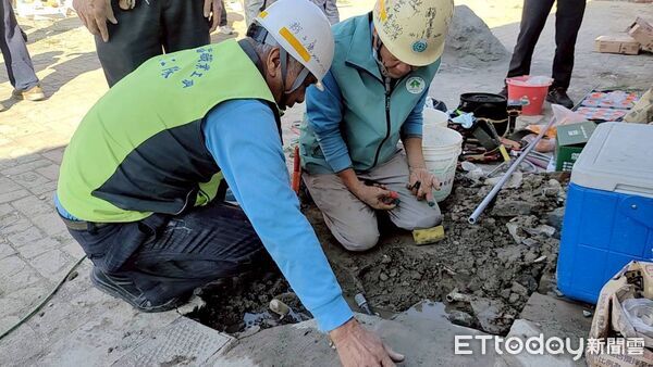 ▲台南做工行善團11日前往鹽水區完成修繕工程,完成第321戶,成功為風災受損住家重建安全生活空間。(記者林東良翻攝,下同)