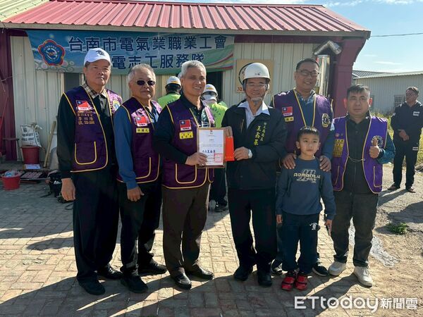 ▲台南做工行善團11日前往鹽水區完成修繕工程,完成第321戶,成功為風災受損住家重建安全生活空間。(記者林東良翻攝,下同)