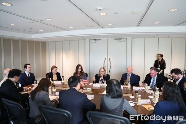 ▲美國鳳凰城市長蓋蕾歌11日率團訪問台南,與市長黃偉哲會談交流,象徵台美城市外交持續深化。(記者林東良翻攝,下同)