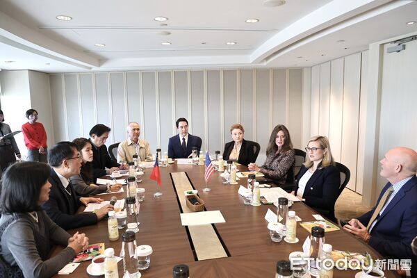 ▲美國鳳凰城市長蓋蕾歌11日率團訪問台南,與市長黃偉哲會談交流,象徵台美城市外交持續深化。(記者林東良翻攝,下同)