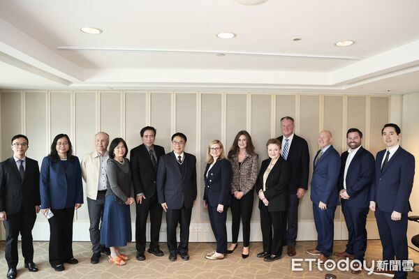 ▲美國鳳凰城市長蓋蕾歌11日率團訪問台南,與市長黃偉哲會談交流,象徵台美城市外交持續深化。(記者林東良翻攝,下同)