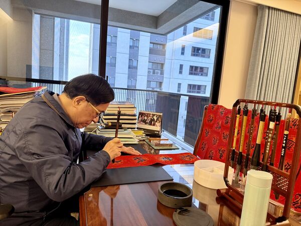 ▲▼前總統陳水扁寫春聯。(圖/翻攝自Facebook/陳水扁新勇哥物語)