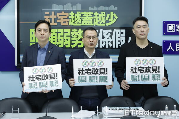 ▲國民黨團12日舉辦「社宅越蓋越少 照顧弱勢攏係假!」記者會,牛煦庭、羅智強、書記長羅智強、首席副書記長林沛祥 、立委牛煦庭出席。(圖/記者湯興漢攝)