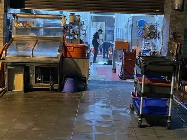 ▲台南市東區海產燒烤店除夕夜爆發斧刀衝突釀1死,二審維持周男傷害致死罪判6年。(民眾提供,下同)