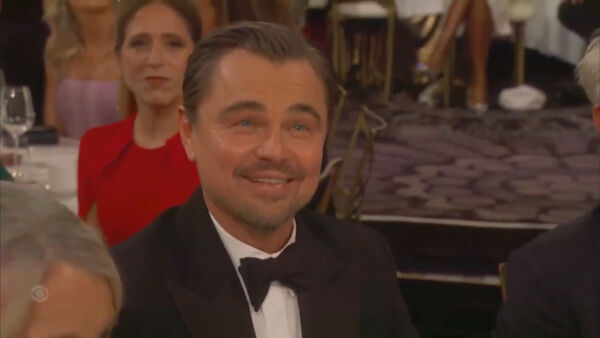 ▲李奧納多當眾被主持人虧「女友不超過30歲。(圖/翻攝自網路)