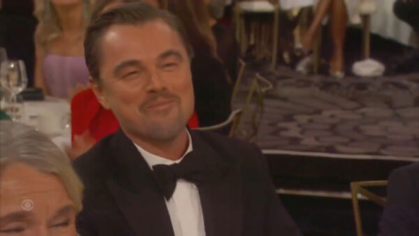 ▲李奧納多當眾被主持人虧「女友不超過30歲。(圖/翻攝自網路)