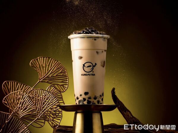 ▲▼手搖飲品牌「KUNG FU TEA 功夫茶」跨界攜手九把刀新片《功夫》推出聯名。(圖/KUNG FU TEA 功夫茶提供)