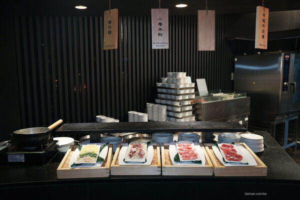 ▲▼台南桂田酒店自助式早餐「阿力海百匯餐廳」,早餐就把台南味通通吃滿。(圖/部落客台南好FOOD遊提供)