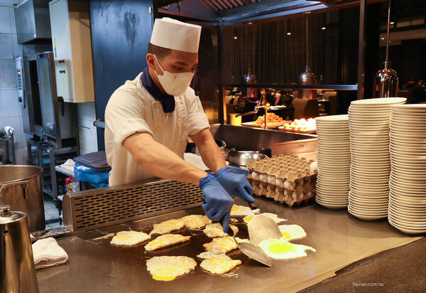 ▲▼台南桂田酒店自助式早餐「阿力海百匯餐廳」,早餐就把台南味通通吃滿。(圖/部落客台南好FOOD遊提供)