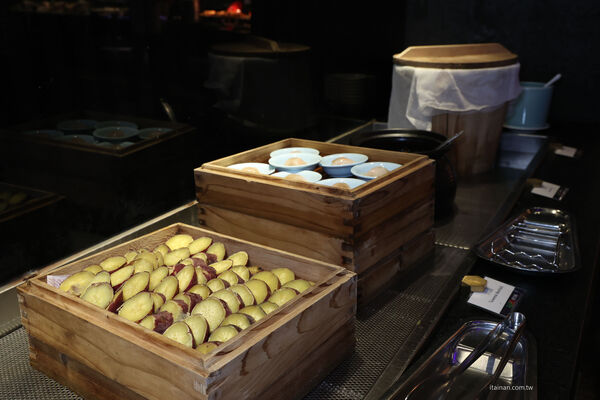 ▲▼台南桂田酒店自助式早餐「阿力海百匯餐廳」,早餐就把台南味通通吃滿。(圖/部落客台南好FOOD遊提供)