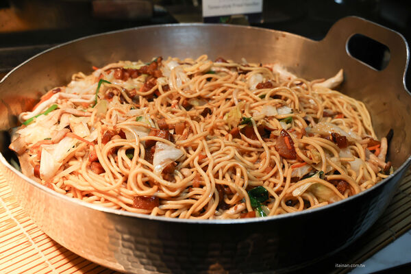 ▲▼台南桂田酒店自助式早餐「阿力海百匯餐廳」,早餐就把台南味通通吃滿。(圖/部落客台南好FOOD遊提供)