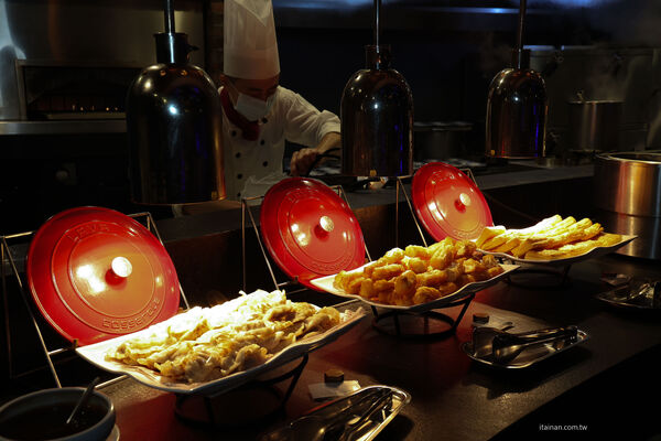 ▲▼台南桂田酒店自助式早餐「阿力海百匯餐廳」,早餐就把台南味通通吃滿。(圖/部落客台南好FOOD遊提供)