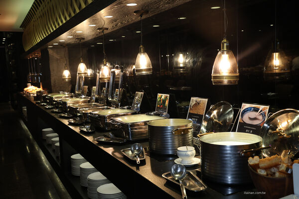 ▲▼台南桂田酒店自助式早餐「阿力海百匯餐廳」,早餐就把台南味通通吃滿。(圖/部落客台南好FOOD遊提供)