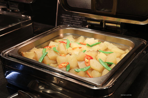 ▲▼台南桂田酒店自助式早餐「阿力海百匯餐廳」,早餐就把台南味通通吃滿。(圖/部落客台南好FOOD遊提供)