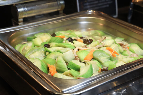 ▲▼台南桂田酒店自助式早餐「阿力海百匯餐廳」,早餐就把台南味通通吃滿。(圖/部落客台南好FOOD遊提供)