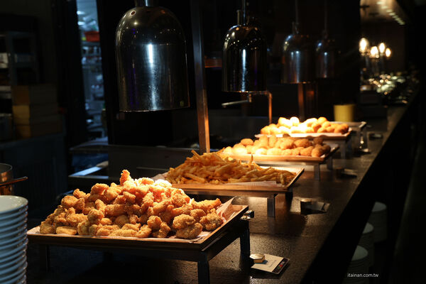 ▲▼台南桂田酒店自助式早餐「阿力海百匯餐廳」,早餐就把台南味通通吃滿。(圖/部落客台南好FOOD遊提供)