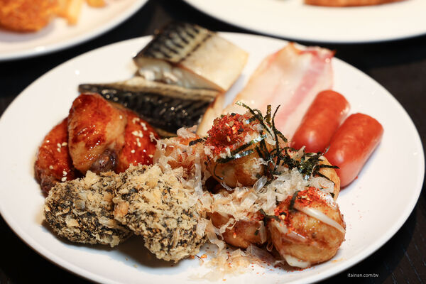 ▲▼台南桂田酒店自助式早餐「阿力海百匯餐廳」,早餐就把台南味通通吃滿。(圖/部落客台南好FOOD遊提供)