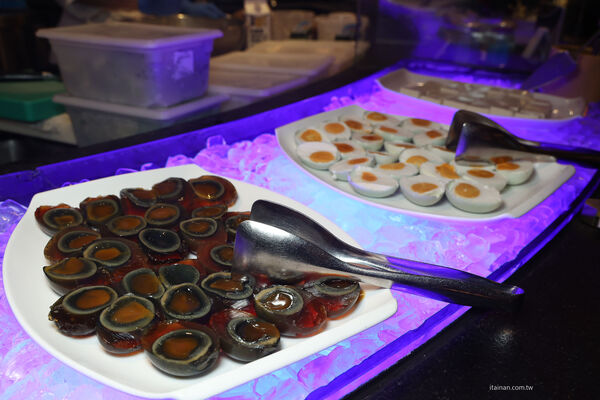 ▲▼台南桂田酒店自助式早餐「阿力海百匯餐廳」,早餐就把台南味通通吃滿。(圖/部落客台南好FOOD遊提供)