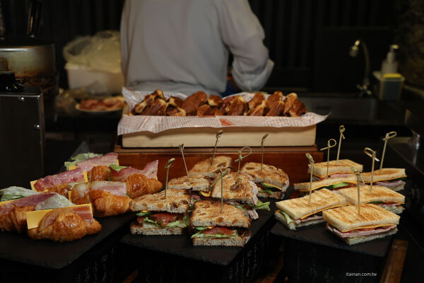 ▲▼台南桂田酒店自助式早餐「阿力海百匯餐廳」,早餐就把台南味通通吃滿。(圖/部落客台南好FOOD遊提供)