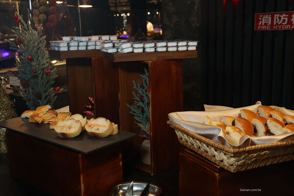 ▲▼台南桂田酒店自助式早餐「阿力海百匯餐廳」,早餐就把台南味通通吃滿。(圖/部落客台南好FOOD遊提供)