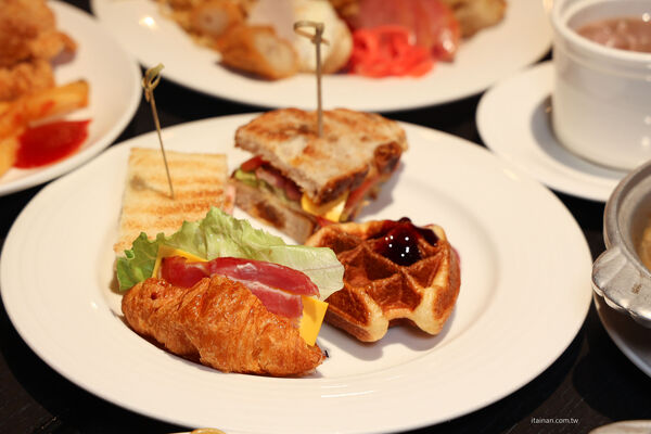 ▲▼台南桂田酒店自助式早餐「阿力海百匯餐廳」,早餐就把台南味通通吃滿。(圖/部落客台南好FOOD遊提供)