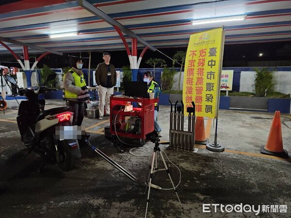 ▲▼大甲警方深夜抓炸街車,2小時開單4件。(圖/民眾提供,下同)