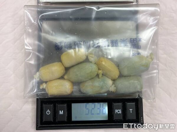 ▲苗栗檢警追查跨境人體運毒集團,在機場逮捕3名運毒嫌犯,查獲26顆海洛因毒品,3嫌今被起訴。(圖/記者楊永盛翻攝)