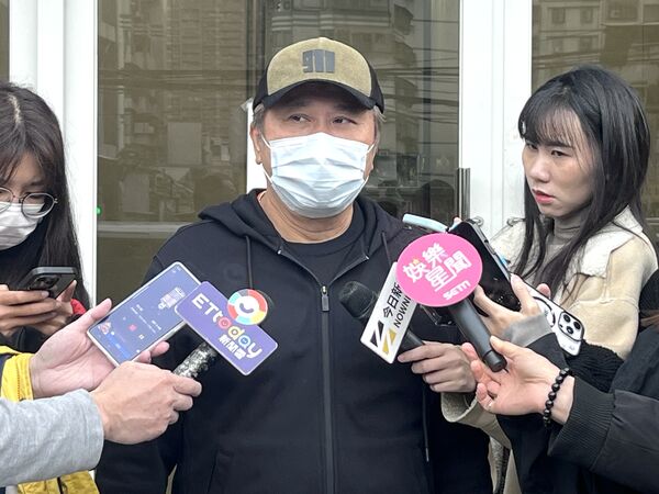 ▲胡瓜到曹西平靈堂。(圖/記者許靖騏攝)