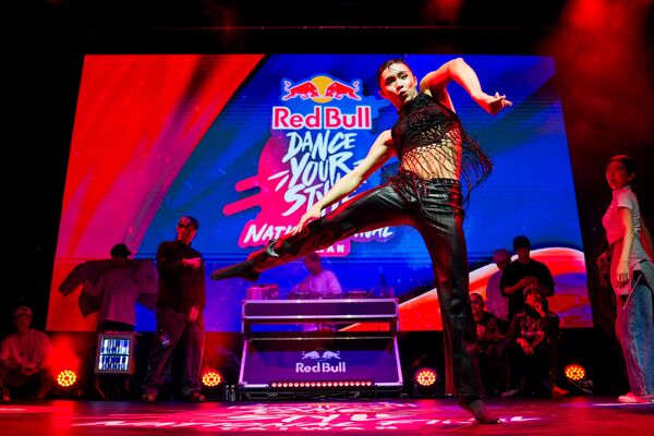 ▲Sunny(巫宗諺)以黑馬之姿展現強大Waacking實力,以乾淨俐落的甩手動作掠奪觀眾目光。(圖/Red Bull提供)