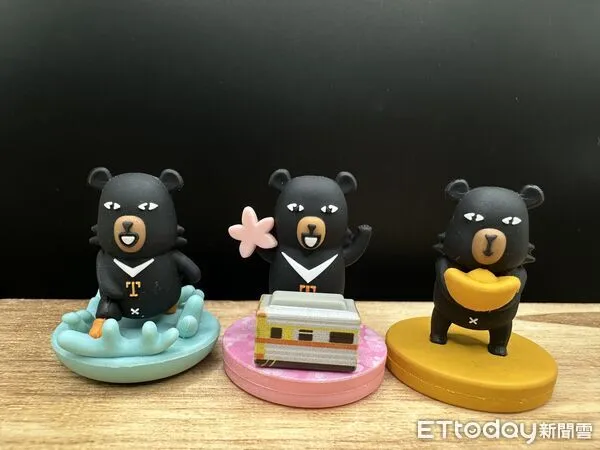 ▲本月起搭台灣好行跑水求財線,就有機會帶回花旗木鐵道喔熊。(圖/參山國家風景區管理處提供,下同)