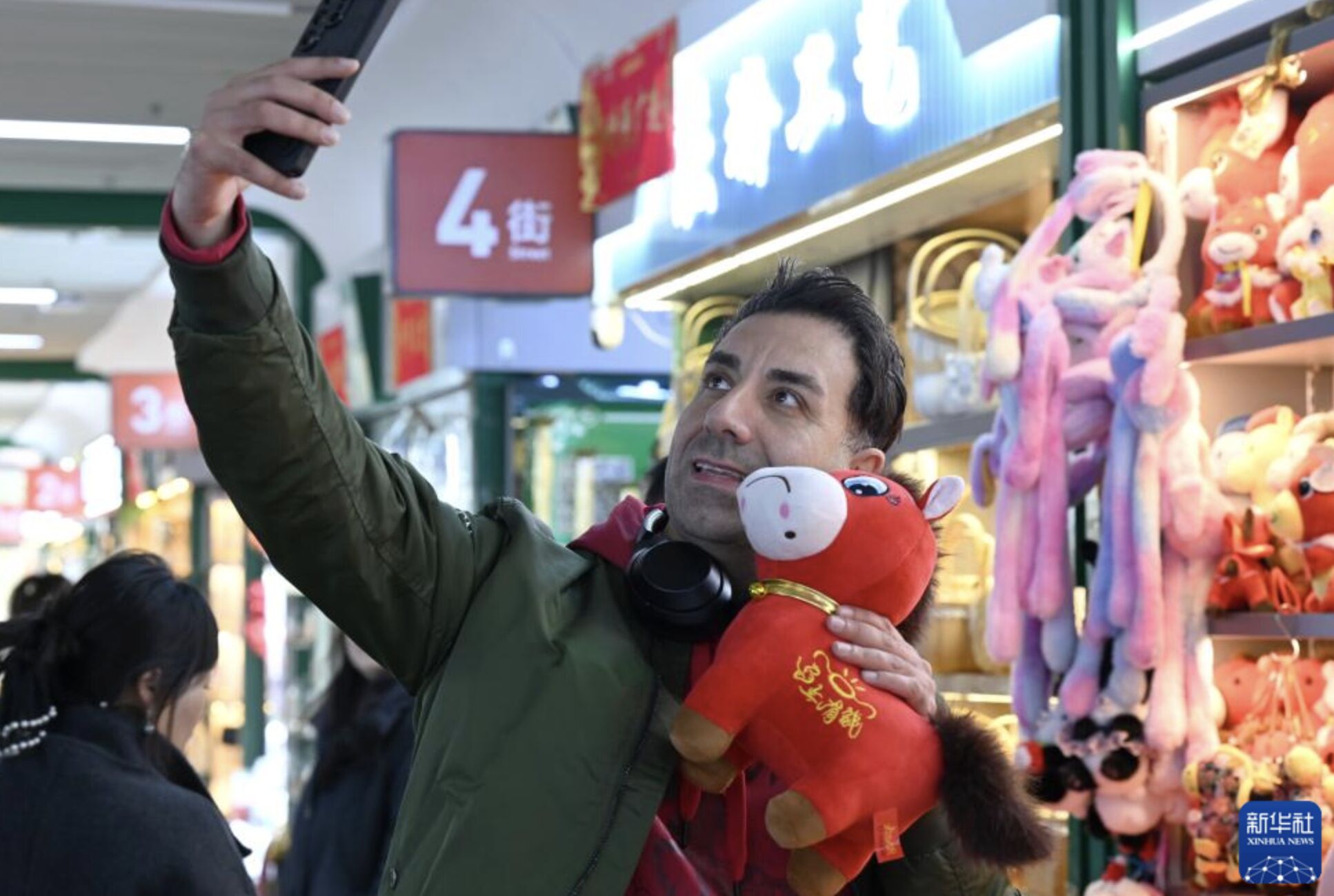 ▲義烏瑕疵品「哭哭馬」玩偶意外爆紅。(圖/翻攝新華社)