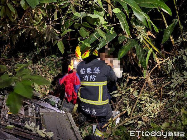 ▲苗栗銅鑼鄉一對恐佈情人,相互縱火燒工寮、毒駕蓄意衝撞,雙雙吃上官司和送醫。(圖/記者楊永盛翻攝)