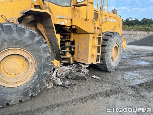▲72歲男子遭重機械輾壓當場無生命徵象。(圖/記者楊晨東翻攝)