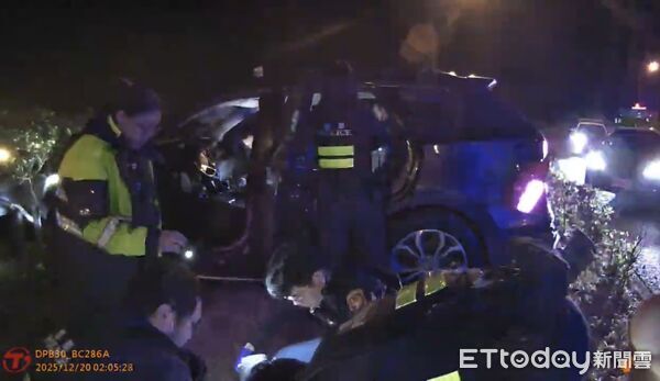 ▲賴男假意配合實則因心虛開車逃逸,最終仍被員警圍捕,並搜出海洛因、依托咪酯及吸食器。(圖/記者高堂堯翻攝)