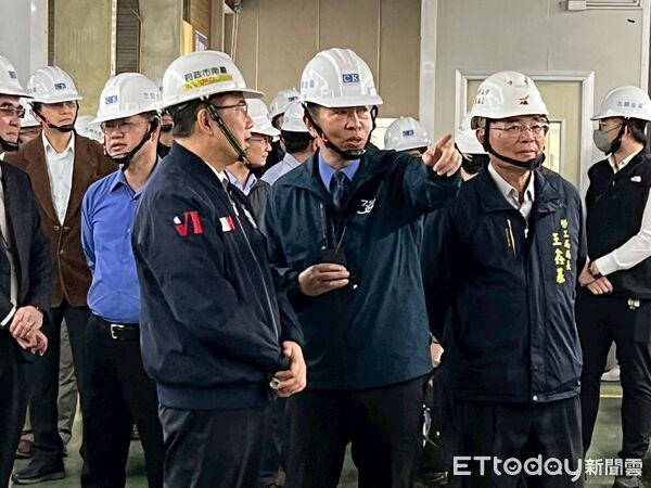 ▲台南市長黃偉哲13日前往志鋼金屬股份有限公司,啟動「2026年度大台南春安聯合檢查」。(記者林東良翻攝,下同)
