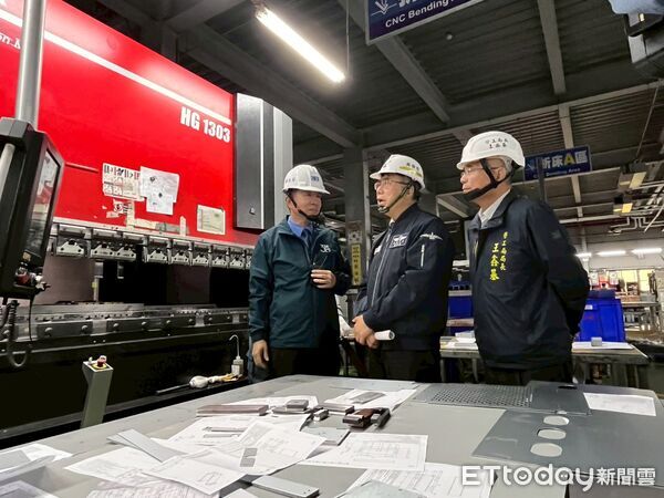▲台南市長黃偉哲13日前往志鋼金屬股份有限公司,啟動「2026年度大台南春安聯合檢查」。(記者林東良翻攝,下同)