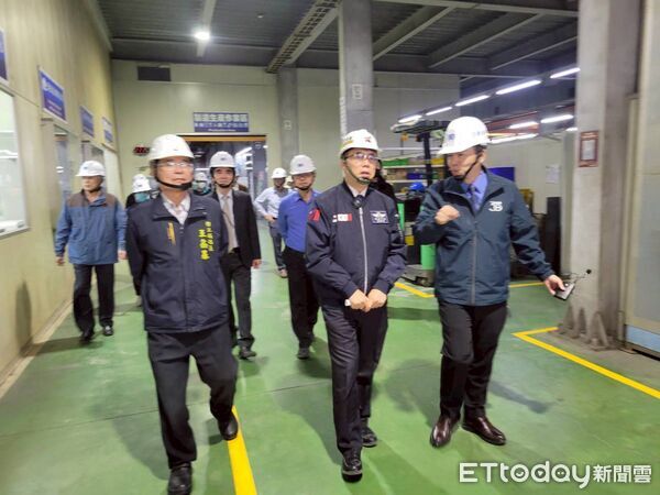 ▲台南市長黃偉哲13日前往志鋼金屬股份有限公司,啟動「2026年度大台南春安聯合檢查」。(記者林東良翻攝,下同)