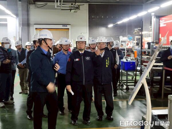 ▲台南市長黃偉哲13日前往志鋼金屬股份有限公司,啟動「2026年度大台南春安聯合檢查」。(記者林東良翻攝,下同)