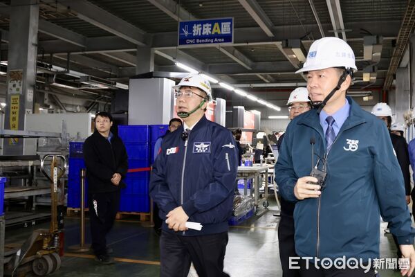 ▲台南市長黃偉哲13日前往志鋼金屬股份有限公司,啟動「2026年度大台南春安聯合檢查」。(記者林東良翻攝,下同)