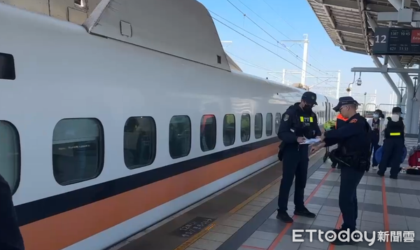 ▲台南高鐵站13日上午發生旅客落軌事件,警消到場處理,現場一度影響列車運行。(民眾提供,下同)