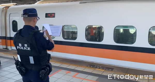▲台南高鐵站13日上午發生旅客落軌事件,警消到場處理,現場一度影響列車運行。(民眾提供,下同)