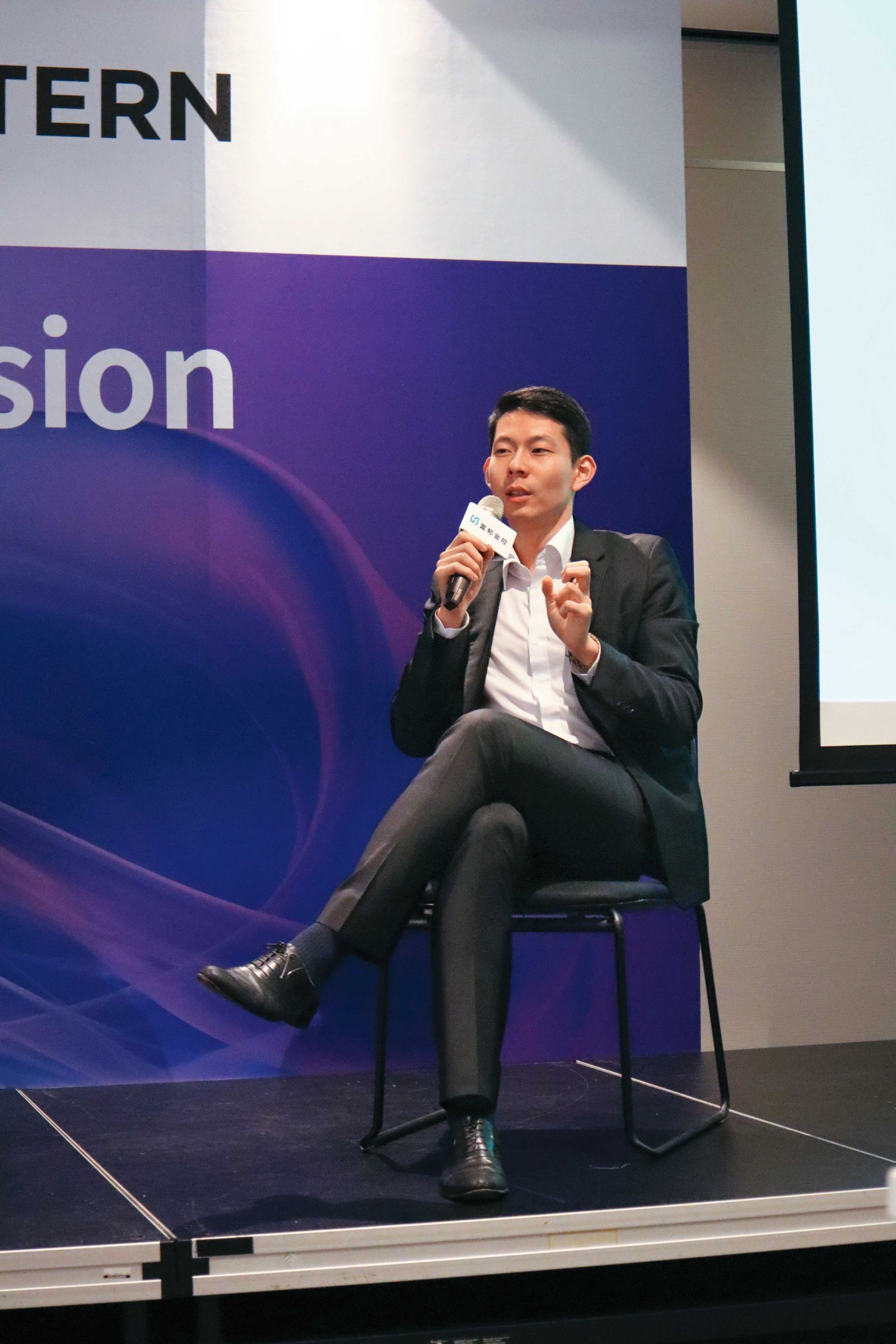 在蔡明忠的培養下,蔡承道表現已越加成熟,面對外界越加大器。(富邦金控提供)